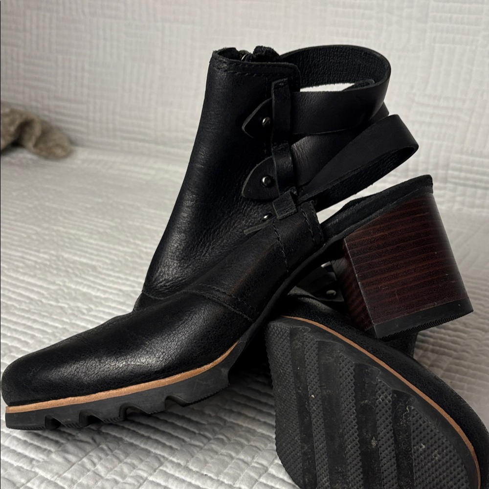 Sorel Black Heeled Cutout Boots - Picture 9 of 10